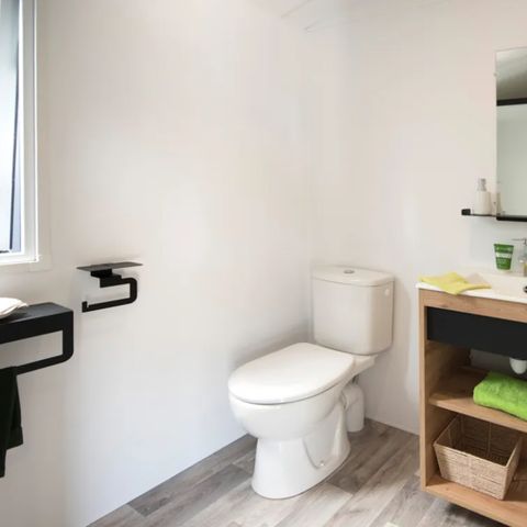 Mobilheim 2 Personen - NEW 2023// Mobilheim Premium 20m² (1 Schlafzimmer) + TV + Überdachte Terrasse + LV
