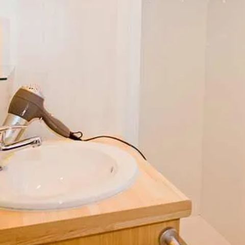 Mobilheim 5 Personen - Confort 32m² - 2 Zimmer + TV + überdachte Terrasse