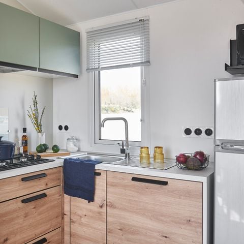 Mobilheim 4 Personen - NEW 2023// Mobilheim Premium 27m² (2 Schlafzimmer) + TV + LV + Überdachte Terrasse