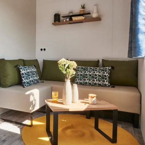 Mobilheim 4 Personen - NEW 2023// Mobilheim Premium 27m² (2 Schlafzimmer) + TV + LV + Überdachte Terrasse
