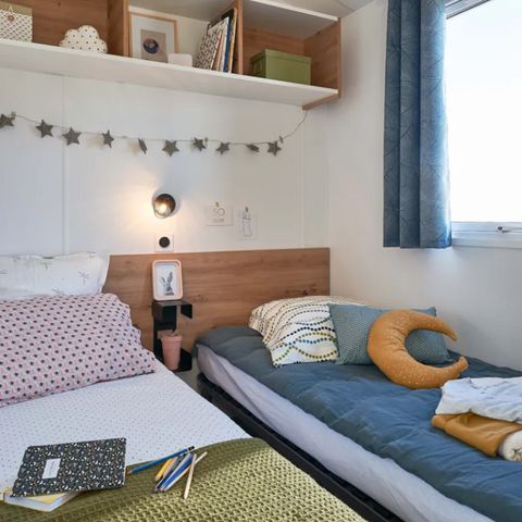 MOBILHEIM 6 Personen - NEW 2023// Mobilheim Premium 33m² 3 Schlafzimmer + Überdachte Terrasse + TV + LV