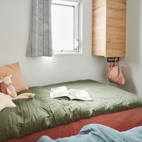 MOBILHEIM 6 Personen - NEW 2023// Mobilheim Premium 40m² 3 Schlafzimmer + 2 Bäder + überdachte Terrasse + LV + TV