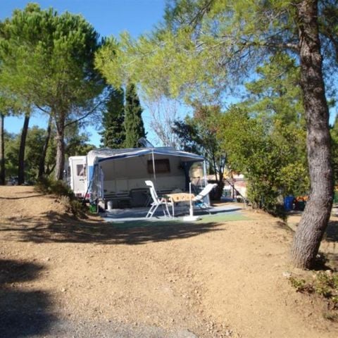 STAANPLAATS - Caravan/ camper/ of vouwcaravan/tent + auto