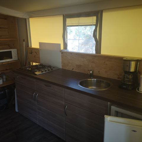 Bungalowzelt 4 Personen - LODGE ZELT MIT MEERESBLICK , 2 Zimmer , ausgestattete Küche , Holzterrasse , Essbereich