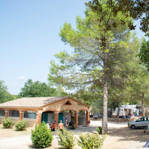 Kampeerplaats - Standplaats voor 2 personen (inclusief voertuig)