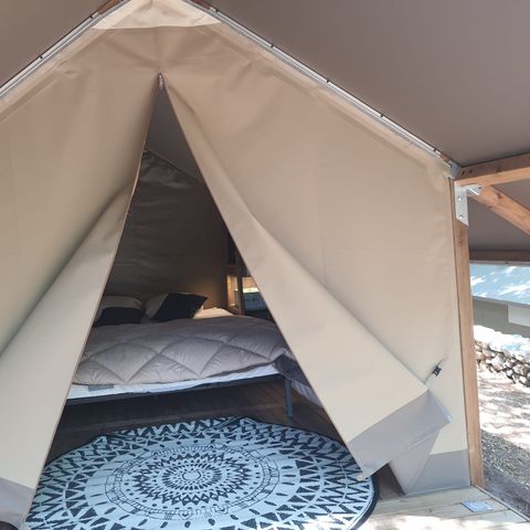 TENTE TOILE ET BOIS 2 personnes - Mini-Lodge (Photos non contractuelles : en cours d'installation)