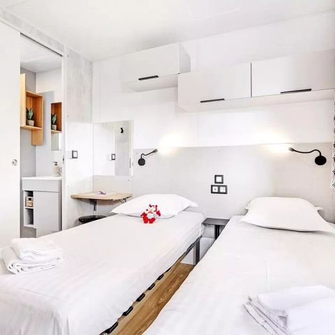 Stacaravan 12 personen - Cottage Ainhoa 7 Kamers 12 Personen Airconditioning + TV + Jacuzzi + Sauna