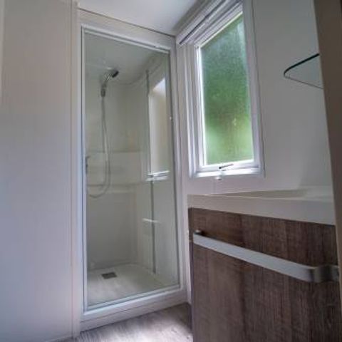 Mobilheim 4 personen - Mobilheim Holz Standard 27m² - 2 Schlafzimmer - Überdachte Terrasse - TV