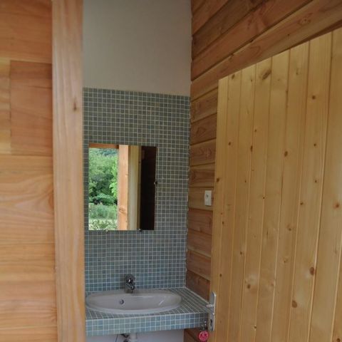 EMPLACEMENT - Sanitaire privé + 2 pers. + électricité
