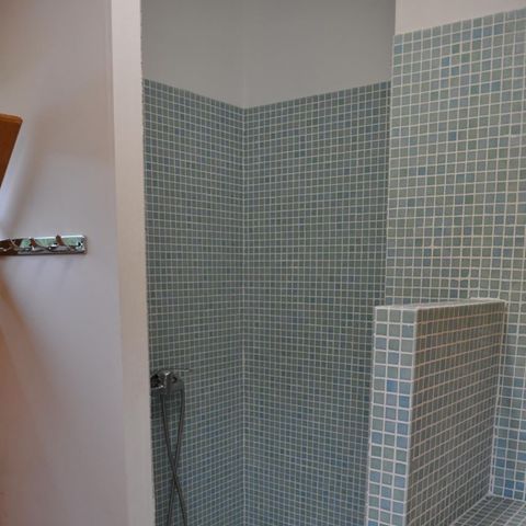 Kampeerplaats - Privé badkamer + 2 personen + elektriciteit