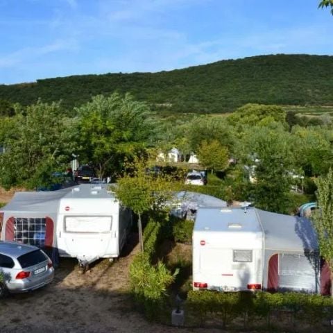 EMPLACEMENT - Forfait 2 personnes + 1 voiture + 1 tente ou 1 caravane 1 camping-car + électricité en option
