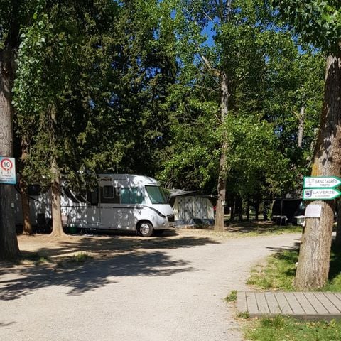 Pitch - Comfort: package for 1 to 2 pers. - electricity 10 A -1 car, 1 pitch, (4 adults max)- Access to dumping area