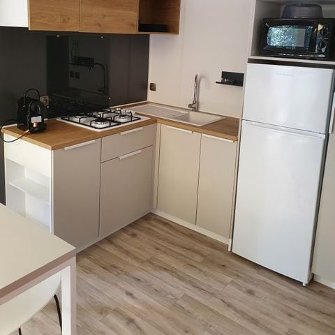 Mobilhome 4 personnes - PREMIUM 2 CH - 30 m² / terrasse couverte 15 m² ( animaux non acceptés- non fumeur).