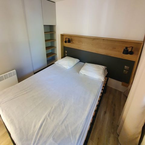 Stacaravan 4 personen - PREMIUM 2 CH - 30 m² / overdekt terras 15 m² (Huisdieren niet toegestaan - niet roken).