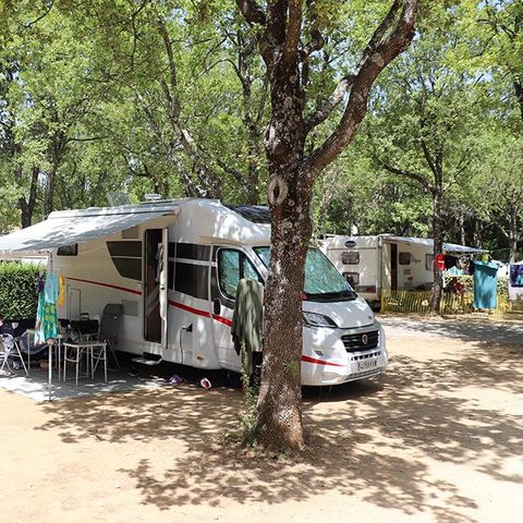 Kampeerplaats - Comfortpakket (1 tent, caravan of camper / 1 auto / 16A elektriciteit)
