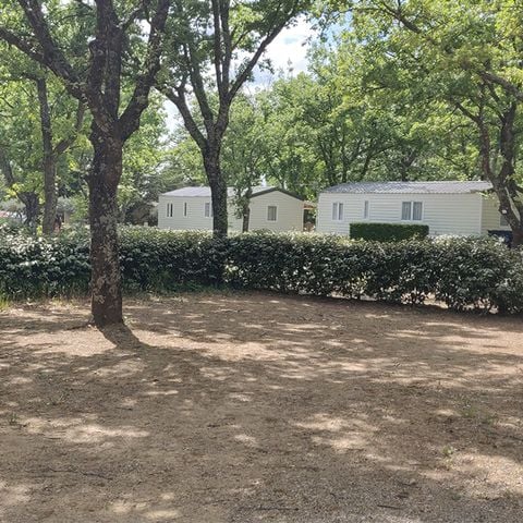 Pitch - Comfort package (1 tent, caravan or motor home / 1 car / 16A electricity)