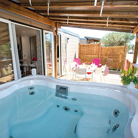 BUNGALOW 6 personnes - Cotignac Jacuzzi privé - 33m² - 3 chambres - Lave vaisselle + TV + A/C