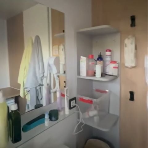 STAANPLAATS - Zeer comfortabele staanplaats met individueel sanitair - 110m2