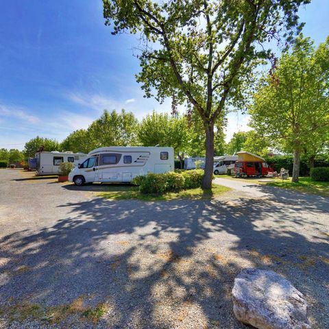 STAANPLAATS - Kampeerplaatsen voor auto of caravan