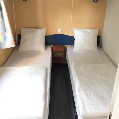 Mobilheim 5 Personen - HAWAI 2 Schlafzimmer - 28m² - mit KLIMA + TV - überdachte Terrasse 13 m²