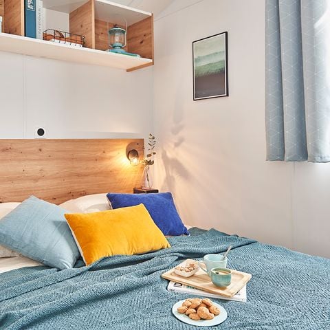 BUNGALOW 7 personnes - PREMIUM 3 chambres - 32m2 - avec CLIM + WIFI + TV - Terrasse couverte de 16m2
