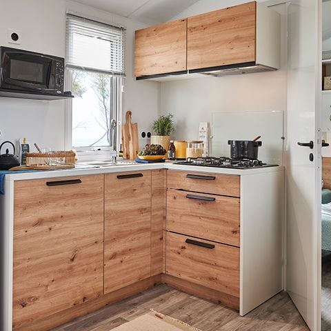 MOBILHOME 7 personnes - PREMIUM 3 chambres - 32m2 - avec CLIM + WIFI + TV - Terrasse couverte de 16m2