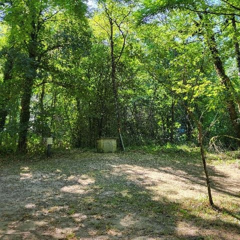 EMPLACEMENT - Emplacement nu