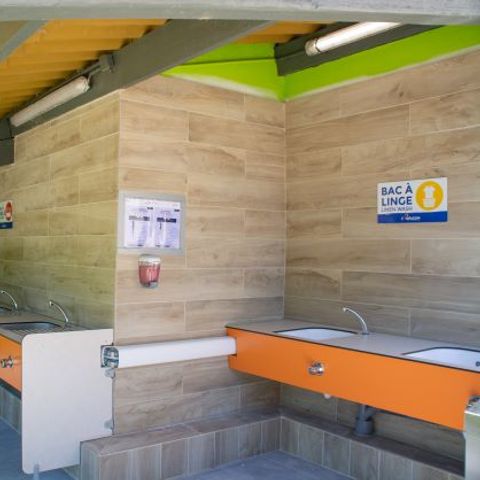 Kampeerplaats - Pakket 2 personen (standplaats + auto + elektriciteit 10A)