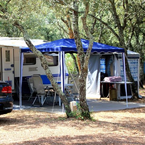 Kampeerplaats - Auto Caravan / Camper of Tent 2 Personen inbegrepen + elektriciteit 10 A