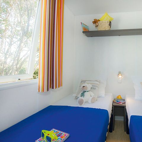 Stacaravan 6 personen - Stacaravan | Klassiek | 3 slaapkamers | 6 pers | Overdekt verhoogd terras | 1 badkamer | Airconditioning | TV