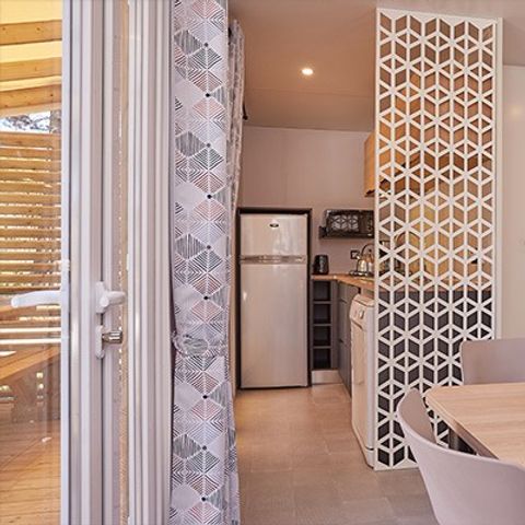 Stacaravan 8 personen - Ultime | 3 slaapkamers | 6 tot 8 bedden | Halfoverdekt terras | 1 badkamer | Airconditioning | TV