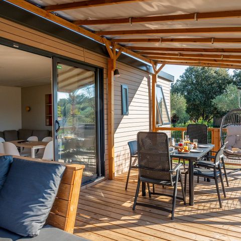 Stacaravan 8 personen - Ultimate Plus | 3 slaapkamers | 6/8 bedden | Terras lounge | 2 badkamers | Airconditioning | TV