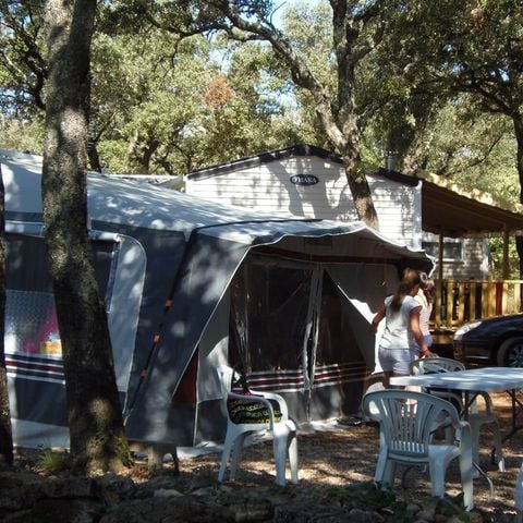 Kampeerplaats - Comfortpakket (1 tent of caravan of camper / 1 auto / 16A elektriciteit)