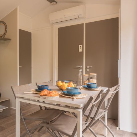 Stacaravan 6 personen - "RUIM - 2 SLAAPKAMERS