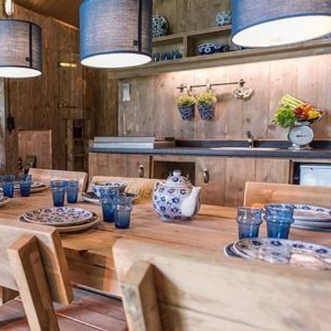 CANVAS AND WOOD TENT 8 people - SunLodge Pamoja & Kambi