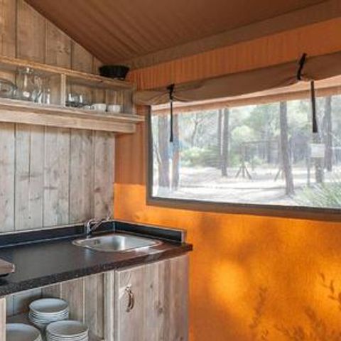 CANVAS AND WOOD TENT 8 people - SunLodge Pamoja & Kambi