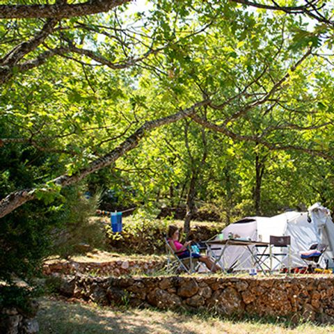 Pitch - Comfort package (1 tent, caravan or motor home / 1 car / 6A electricity)