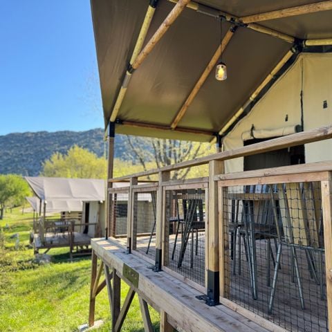 Tente en toile et en bois 4 personnes - Eco Lodge vue lac - 34m² - 2 chambres (sans sanitaires)