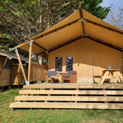 Canvas and wooden tent 4 persons - Safari tent 4 with sanitary facilities