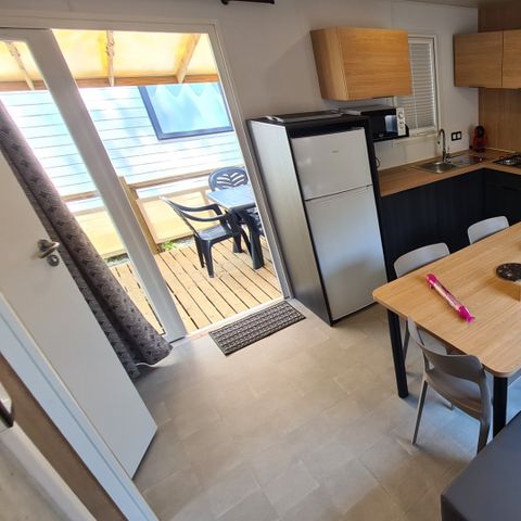 Mobile home 8 persons - TEXAS STANDARD.