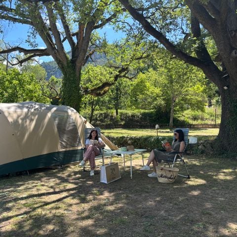 Kampeerplaats - Standplaats tent, caravan of camper + voertuig