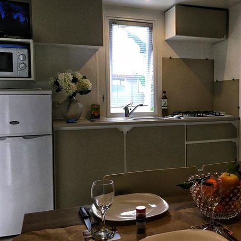 Mobilhome 4 personas - Loggia Confort 22 m² - 2 dormitorios + aire acondicionado + TV - con terraza semicubierta de 6 m² 4 personas 2/4 personas