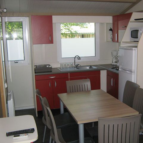 Chalet 6 Personen - Chalet „Samoa Confort“, 46 m² – 3 Schlafzimmer, 4 Erwachsene, 2 Kinder + Klimaanlage + TV – halbüberdachte Terrasse, 19 m², für 1–6 Personen