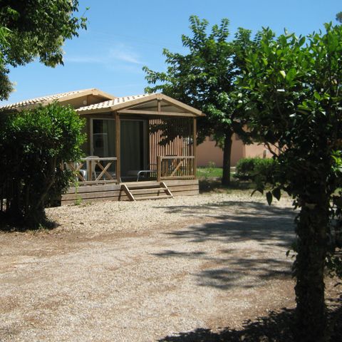 Chalet 4 Personen - Chalet Némo Confort 32 m² – 2 Schlafzimmer + Klimaanlage + TV – mit einer halbüberdachten Terrasse von 12 m² für 1–4 Personen