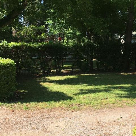 PLOT - Comfort package (1 tent, caravan or motor home / 1 car / electricity 8A) 80m² / 120m².