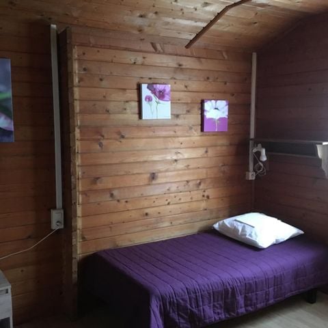 CHALET 4 personnes - CHALET PMR CONFORT - 1 ch - clim - TV - BBQ - Ménage* - 35m2 + terrasse couverte de 14m2