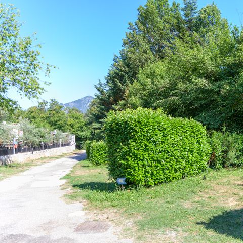 PIAZZOLA - Piazzola per tenda, di cui 1 moto o 1 auto -