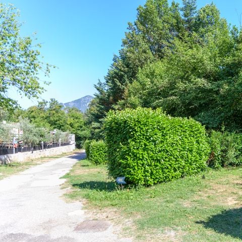 PIAZZOLA - Pacchetto piazzola 10m²: 1 tenda e 1 veicolo o 1 camper di massimo 5m - per piazzola.