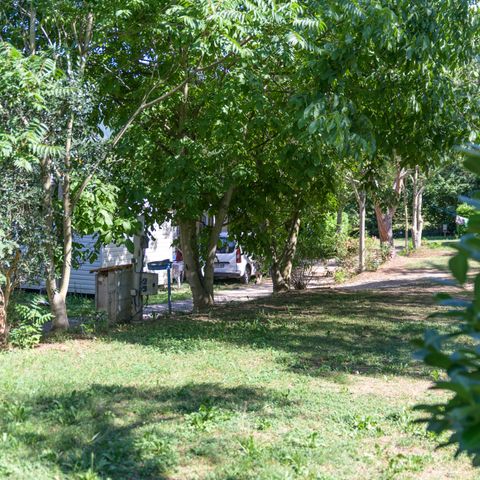 Pitch - Pitch package +10m²: 1 vehicle + 1 tent or 1 caravan, or 1 motor home over 5 m