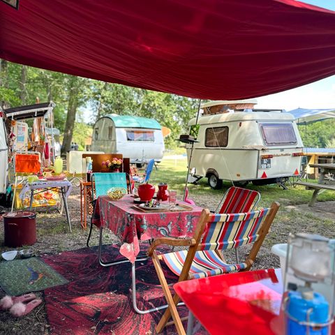 Pitch - Pitch and 1/ 2 people + 1 tent or caravan and one vehicle or camper van.